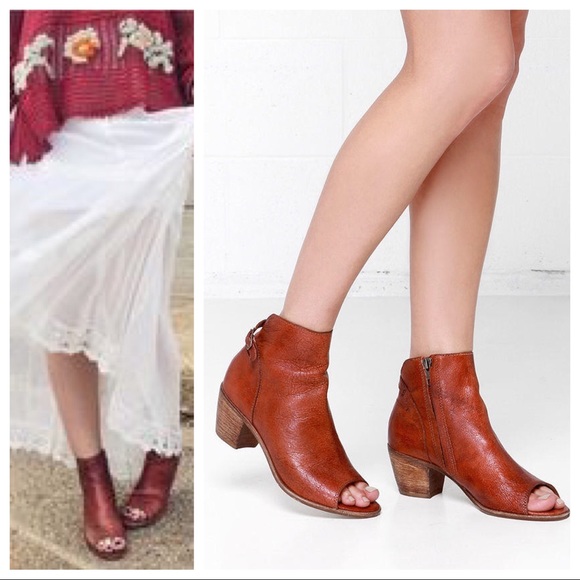 Matisse Shoes - Matisse Folk Brick Leather Open Toe Bootie Buckled